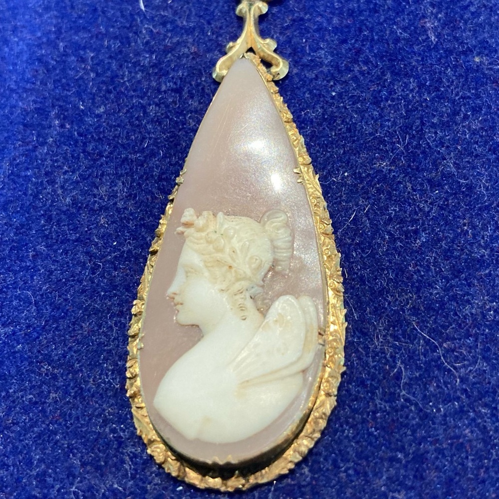 Rare Mid-Century Shell Gold Cameo Pendant